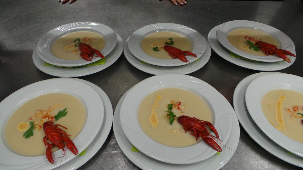 Rhoenblick Landhotel - Restaurant - Countrypub Petersberg  ภายนอก รูปภาพ