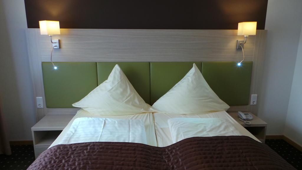 Rhoenblick Landhotel - Restaurant - Countrypub Petersberg  ห้อง รูปภาพ