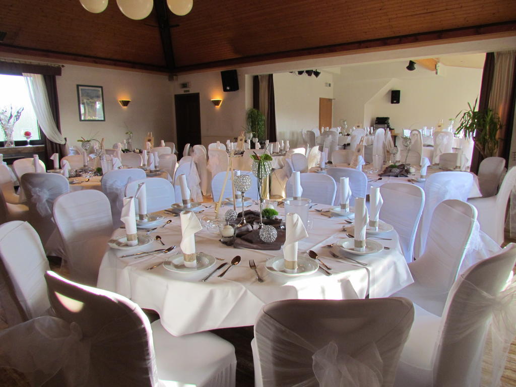 Rhoenblick Landhotel - Restaurant - Countrypub Petersberg  ภายนอก รูปภาพ