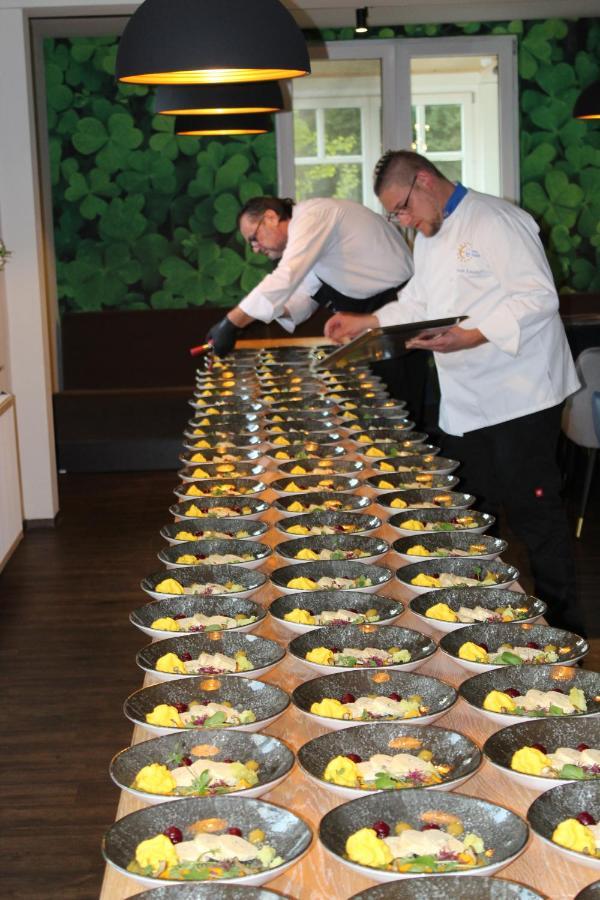 Rhoenblick Landhotel - Restaurant - Countrypub Petersberg  ภายนอก รูปภาพ